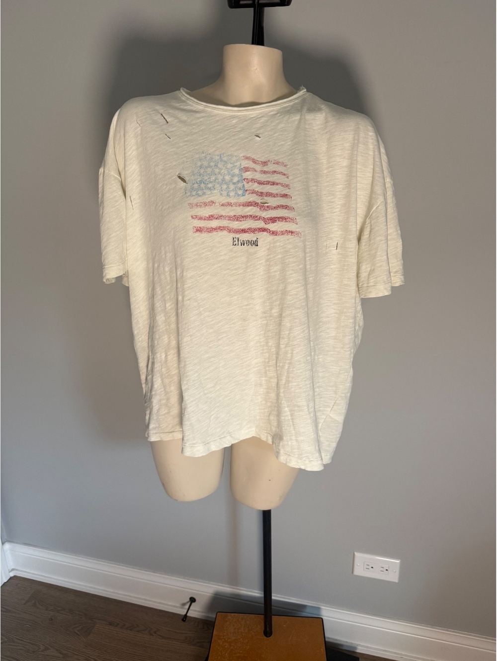 Elwood Distressed White Flag Graphic T-Shirt Large